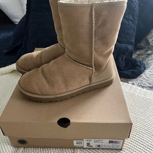 Women’s Ugg Boots Classic Short size 9 Tan